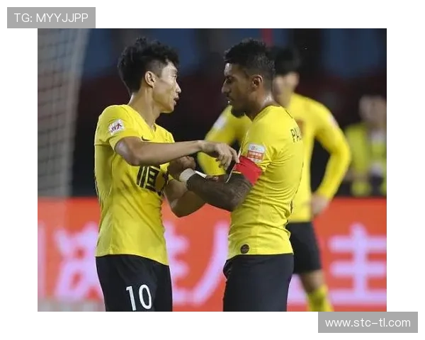 保利尼奥中场风格分析：强力拼抢与精准传球的完美结合趋势