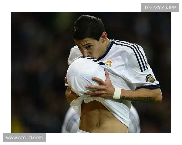 迪马利亚vs阿尔维斯:边路攻防经典对决解析 迪马利亚vs阿尔维斯:边路攻防经典对决解析